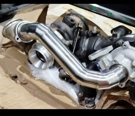 Duto metálico fabricado para adaptação automotiva