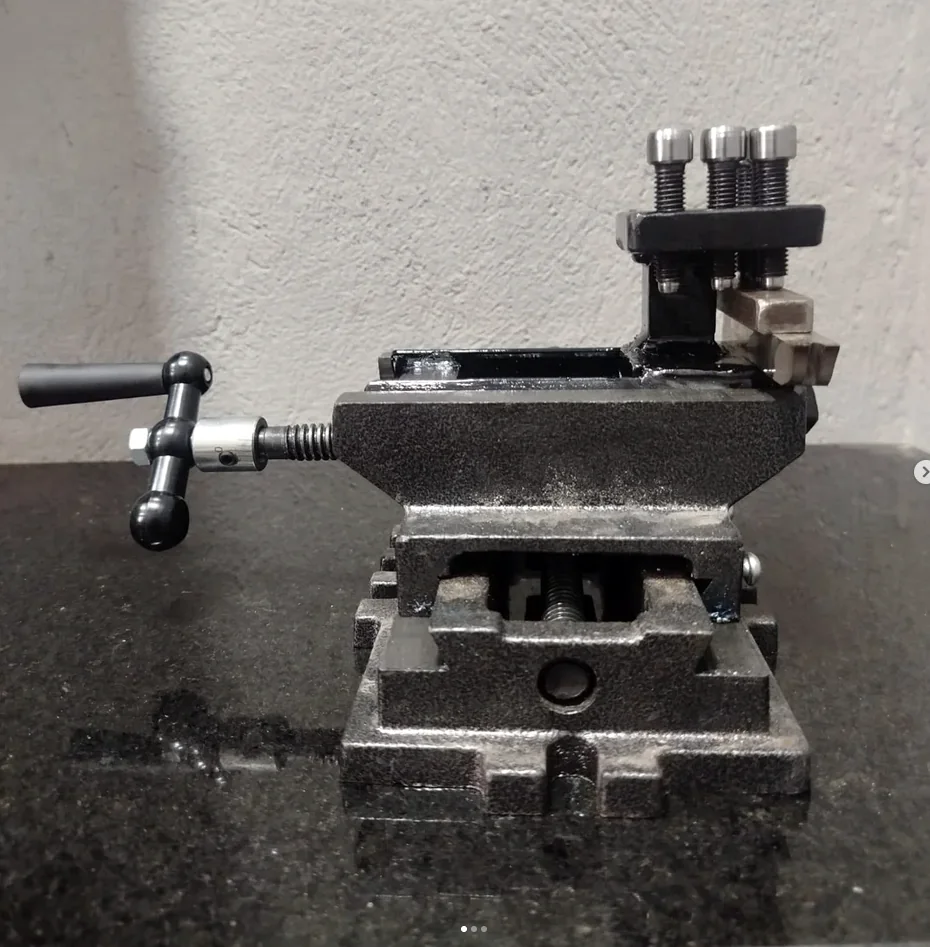 Mesa coordenada com porta-ferramentas